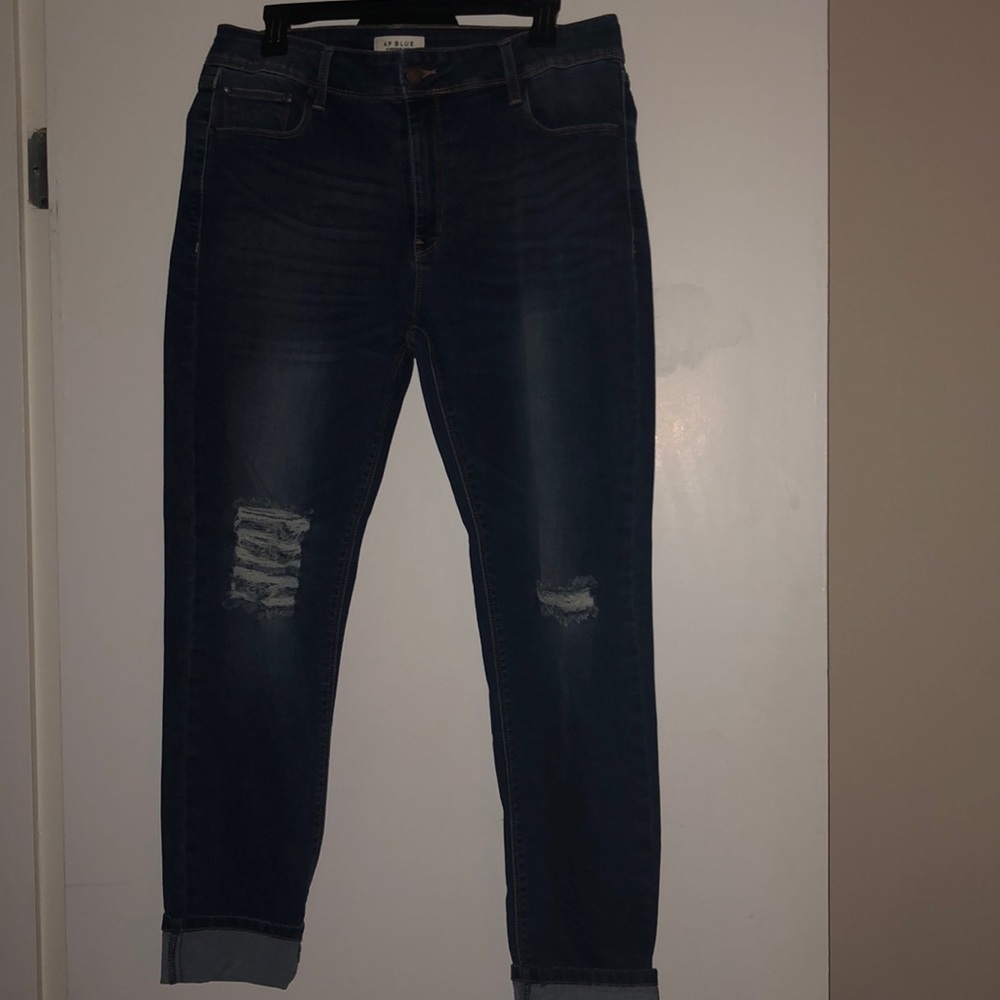 Distressed skinny jeans